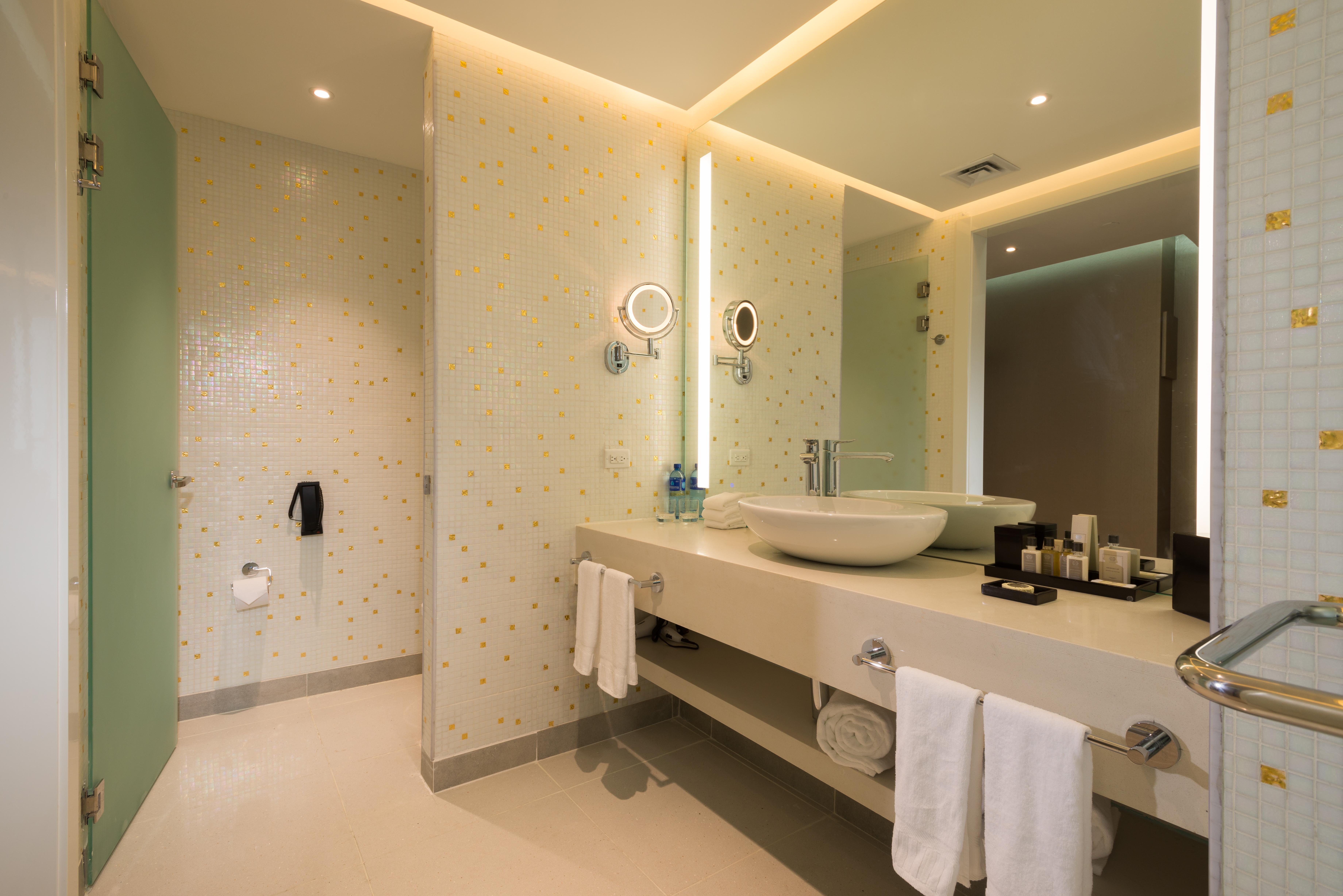 Hotel Las Americas Golden Tower Panama Exterior foto Bathroom