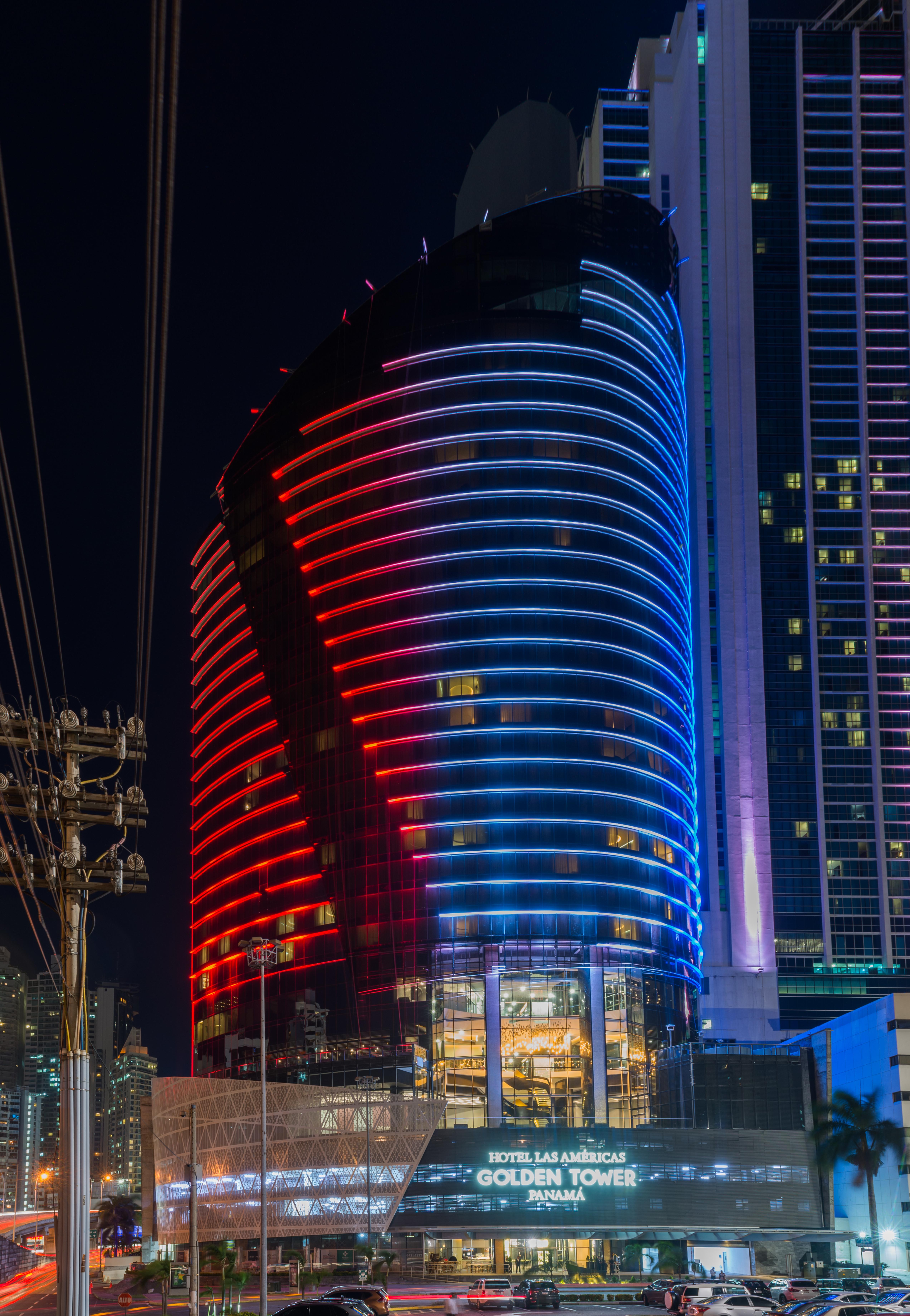 Hotel Las Americas Golden Tower Panama Exterior foto The hotel at night