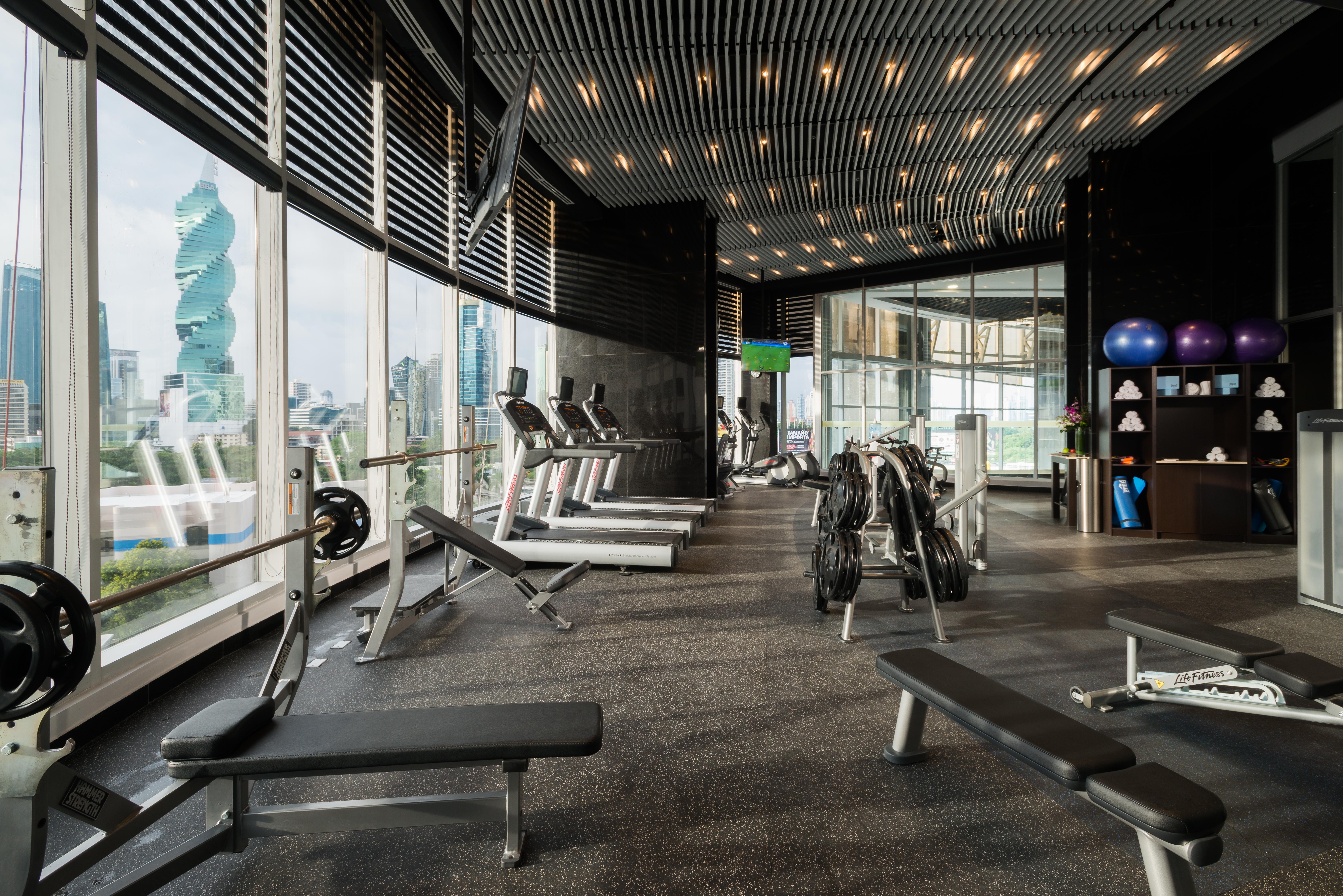 Hotel Las Americas Golden Tower Panama Exterior foto The gym at the 101 Tower