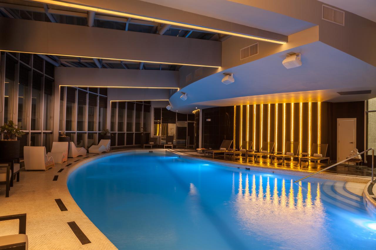 Hotel Las Americas Golden Tower Panama Exterior foto The pool at the hotel