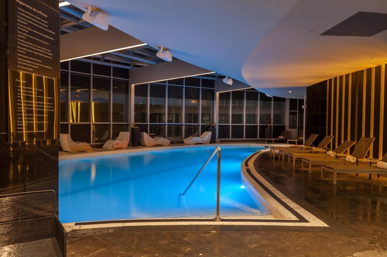 Hotel Las Americas Golden Tower Panama Exterior foto Indoor pool